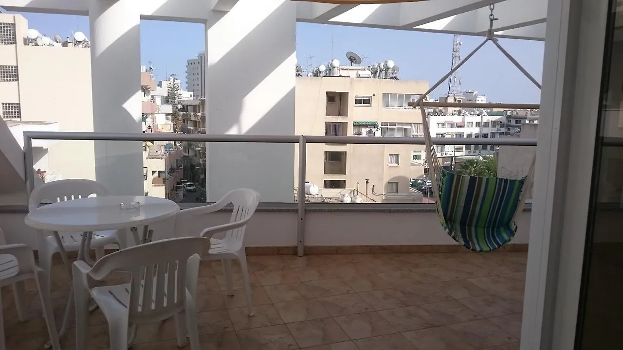 לרנקה Aetius Apartments